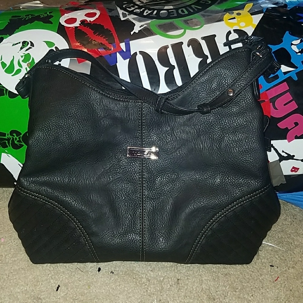 MultiSac black leather purse